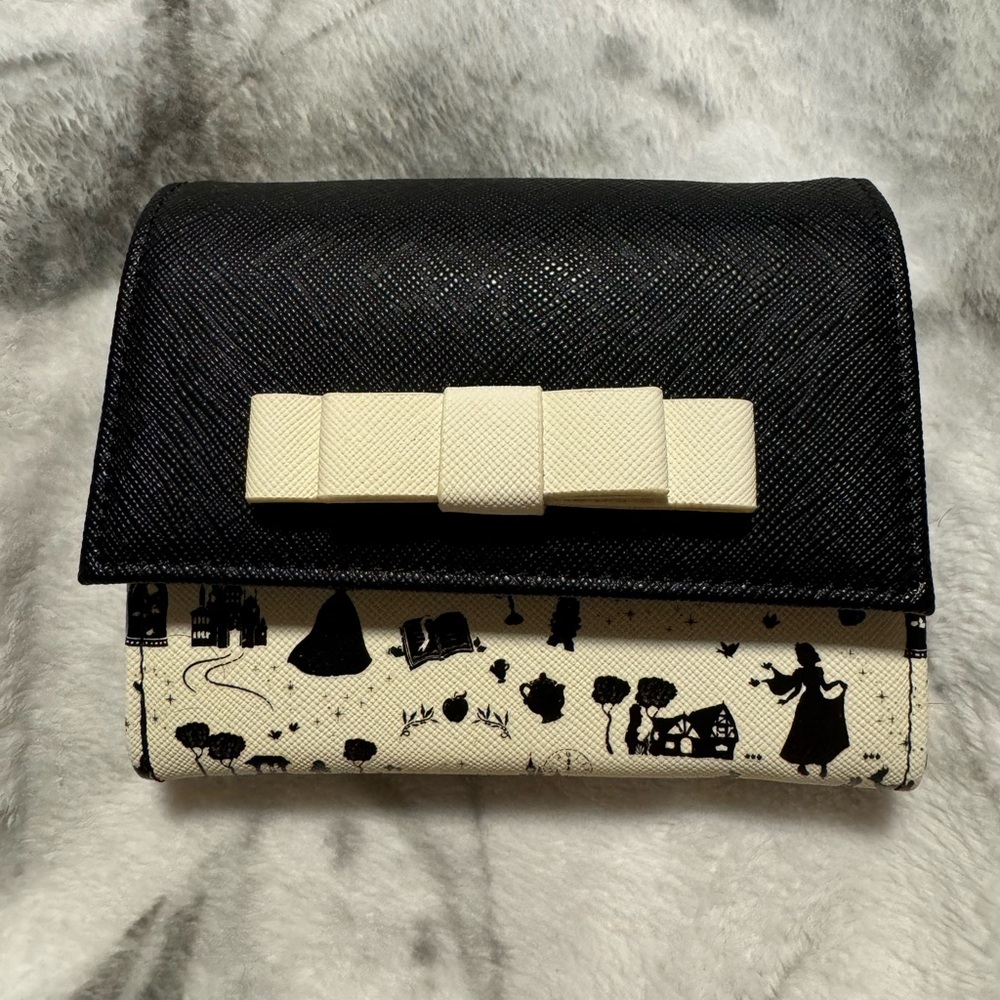 NWOT Loungefly Disney Princesses All Over Print Faux Leather Trifold Wallet